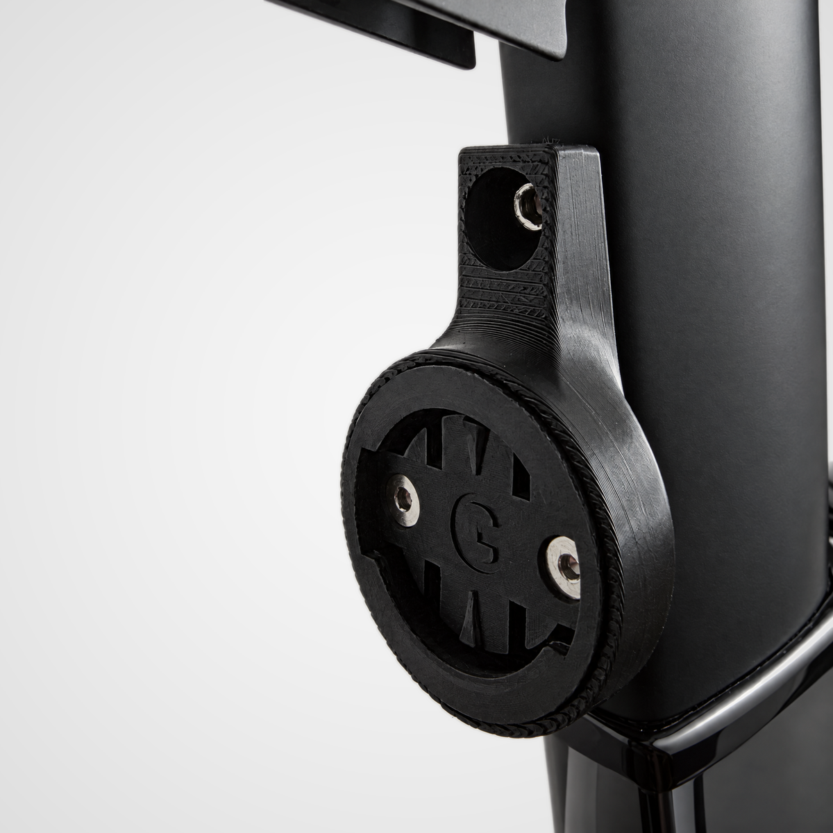 Close-up of the Draaft Speedmax seat post mount with Garmin quarter-turn insert